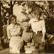 Elizabeth Elliott, Mary Jane Elliott and Mary Ann Joannes (nee Elliott)